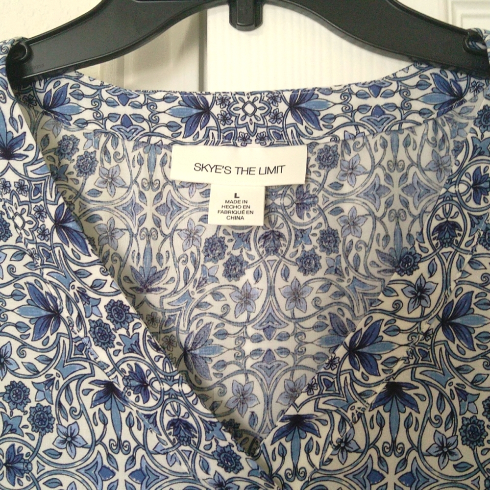 Skye's the limit women's floral blue/white v neck shift midi dress Size L - Picture 3 of 9
